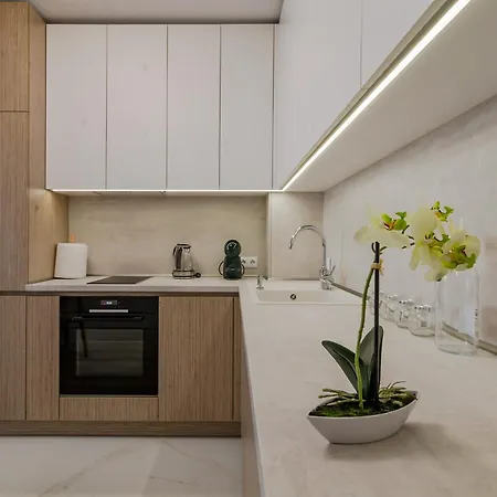 Luxury Oasis Near The Sea Apartment *